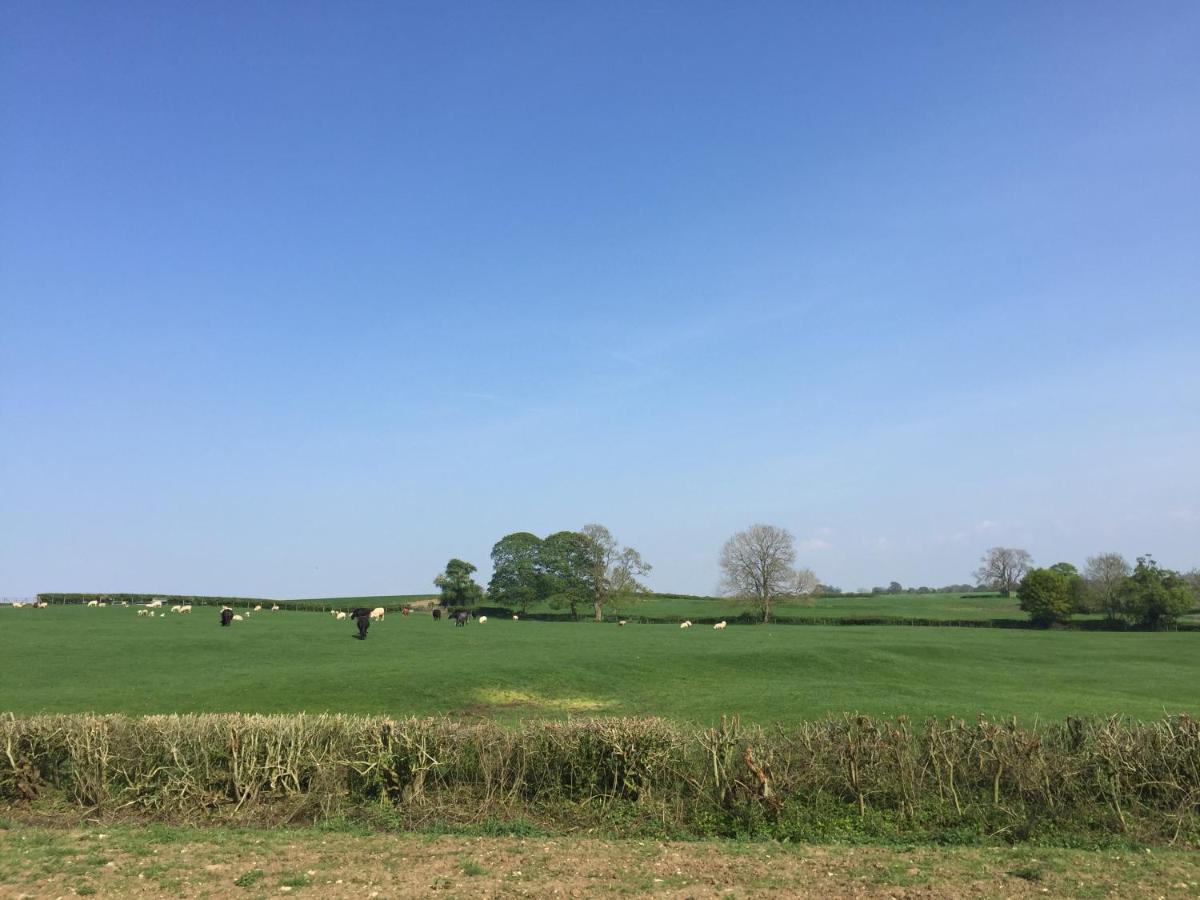 Weatherhead Farm Shepherds Hut Villa บักกิงแฮม ภายนอก รูปภาพ