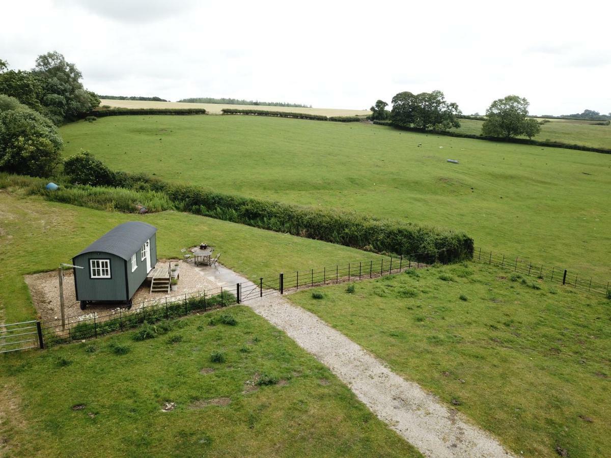 Weatherhead Farm Shepherds Hut Villa บักกิงแฮม ภายนอก รูปภาพ