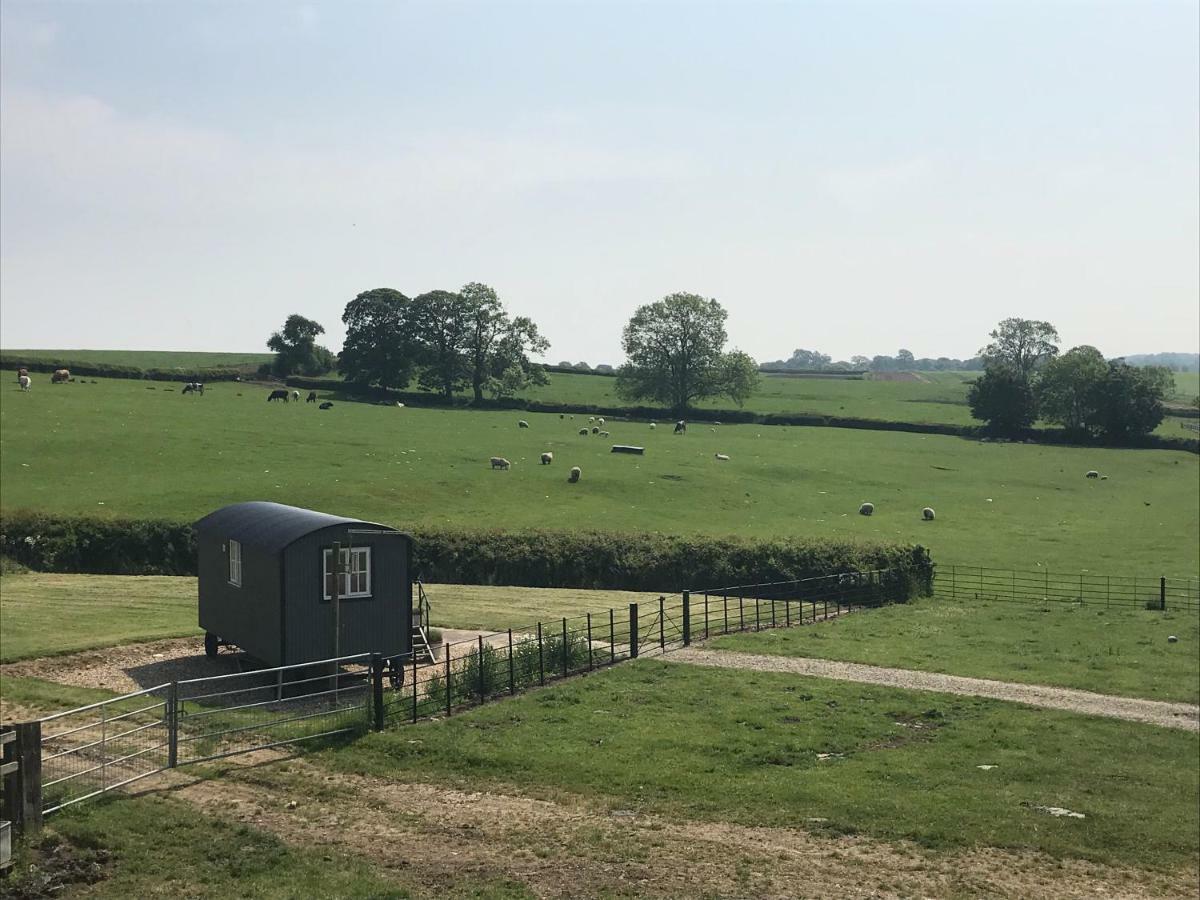 Weatherhead Farm Shepherds Hut Villa บักกิงแฮม ภายนอก รูปภาพ